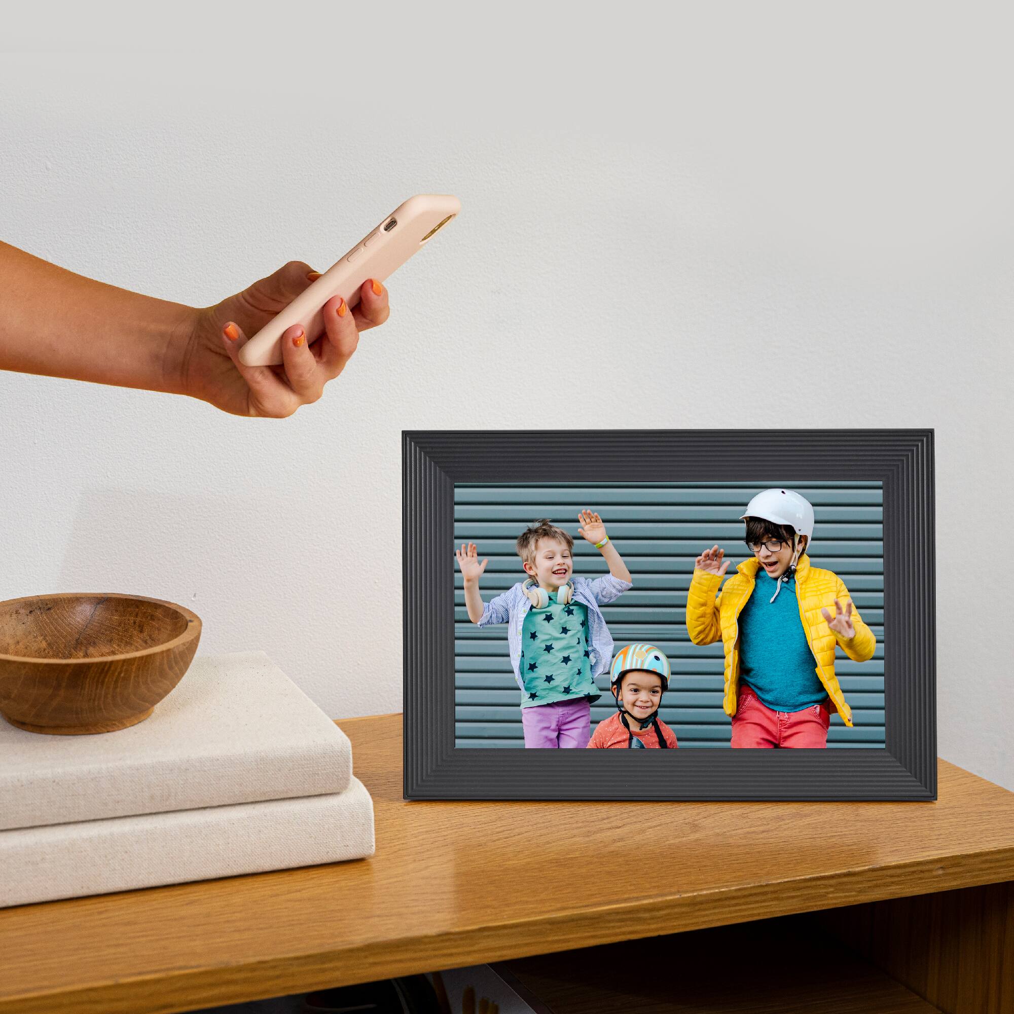 Aura 10.1" HD WiFi Carver Charcoal Digital Photo Frame